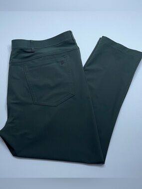 Public Rec Pants Mens Size 44x30 Green 5-Pocket Performance Stretch Travel Golf